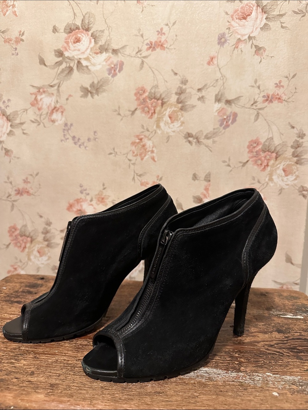 Burberry Heels Black Suede Front-Zip Peep Toe Ankle Booties EU 40
